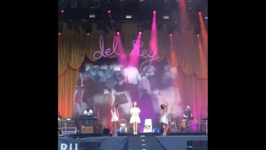 Lana Del Rey – Lolita (Live @ «Festival des Vieilles Charrues»)