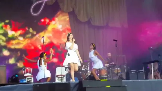 Lana Del Rey – Lolita (Live @ «Festival des Vieilles Charrues»)