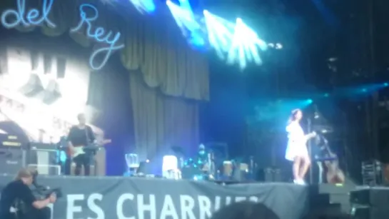 Lana Del Rey – Video Games (Live @ «Festival des Vieilles Charrues»)