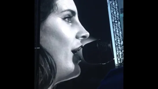 Lana Del Rey – Video Games (Live @ «Festival des Vieilles Charrues»)