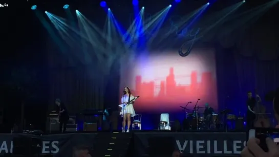 Lana Del Rey – Video Games (Live @ «Festival des Vieilles Charrues»)