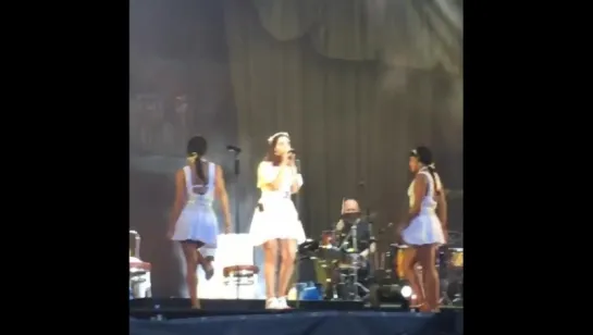 Lana Del Rey – Off To The Races (Live @ «Festival des Vieilles Charrues»)