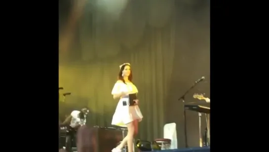 Lana Del Rey – Off To The Races (Live @ «Festival des Vieilles Charrues»)