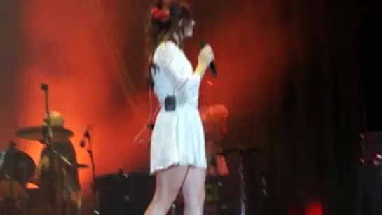 Lana Del Rey – Honeymoon (Live @ «Park Live Festival»)