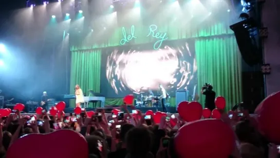 Lana Del Rey – Blue Jeans (Live @ «Orange Warsaw Festival»)