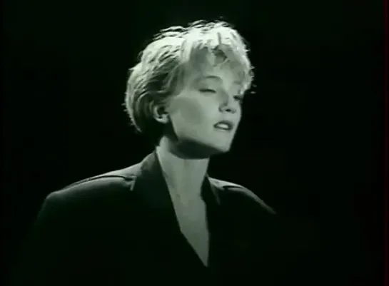 Patricia Kaas. " Venus Des Abribus"