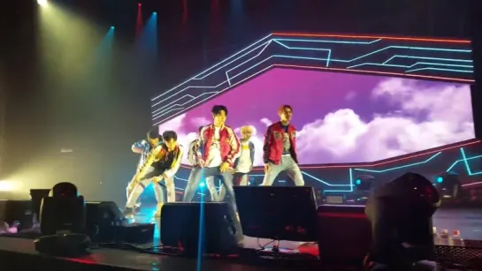 [FANCAM] 160710 GOT7 - Fly @ Концерт «Fly» в Лос-Анджелесе (США).