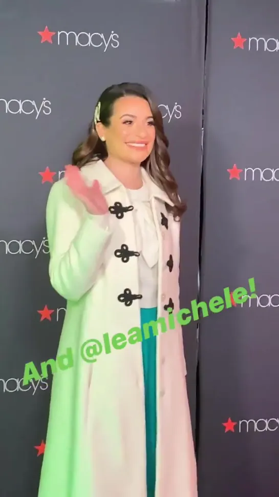 Лиа на церемонии зажжения ёлки в «Macy's Lenox Square» в Атланте, 24 ноября 2019