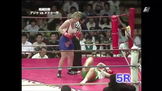 Madusa vs. Aja Kong (Shootboxing)