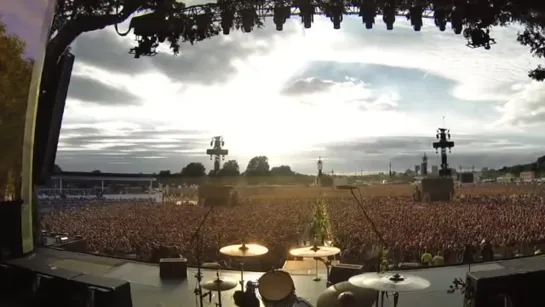 60,000 people singing Bohemian Rhapsody