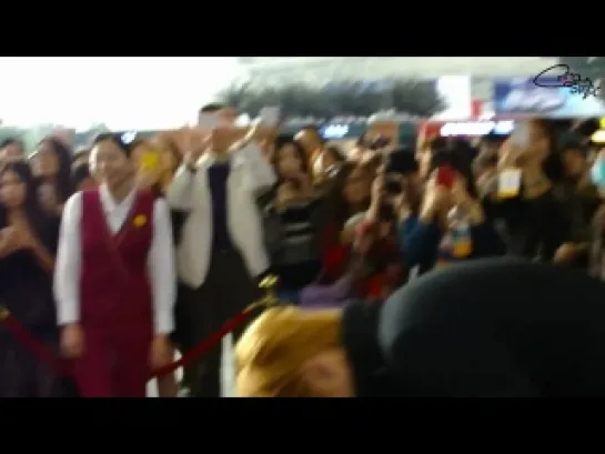 [FANCAM] 121115 Kris @ Guangzhou Airport