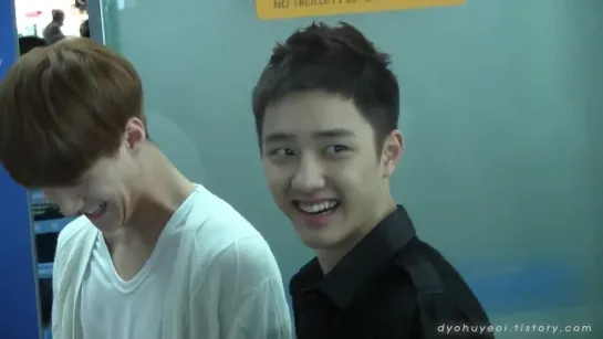 [FANCAM] 120609 D.O. & Sehun @ Airport