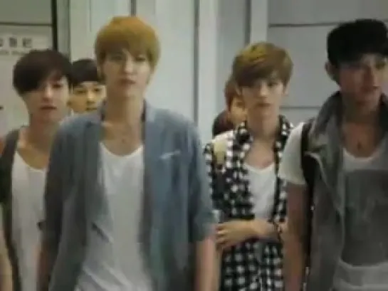 [FANCAM] 120527 EXO-M @ Beijing Airport