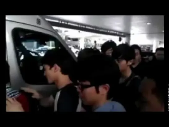 [FANCAM] 120518 EXO @ Los Angeles Airport