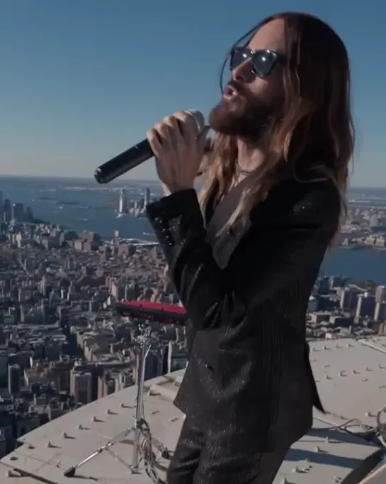 JARED LETO CLIMBS ICONIC EMPIRE STATE BUILDING