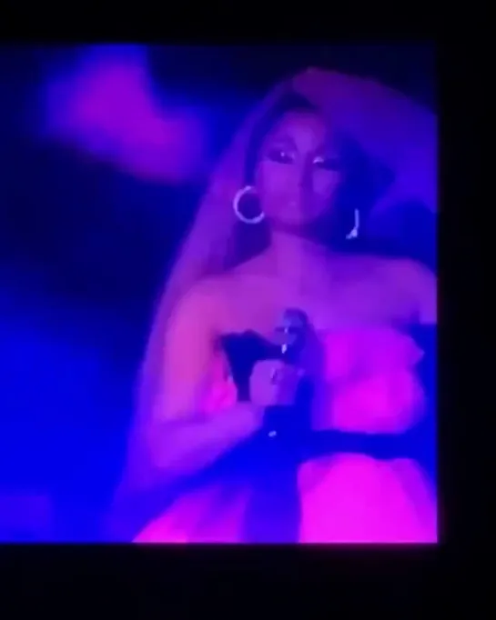 Save Me at Nicki WRLD Tour, Amsterdam