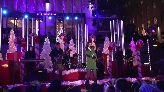 Victoria Justice - Last Christmas - Live at Rockefeller Center