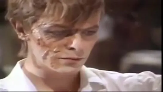 David Bowie - “Look Back in Anger“ (1979)