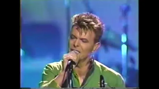 David Bowie – Seven Years In Tibet (Live GQ Awards 1997)