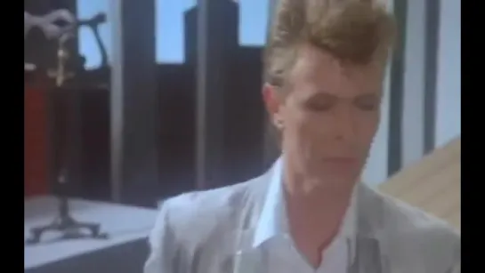 David Bowie - Loving The Alien