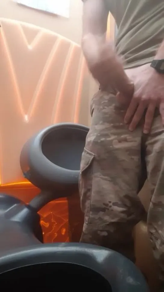 Soldier Jerks off in Port-a-potty_Chris665544_1080p.mp4