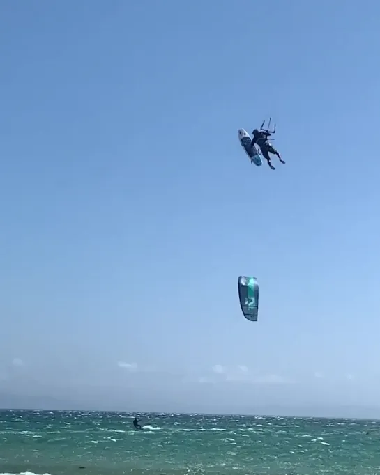 Kitesurfing