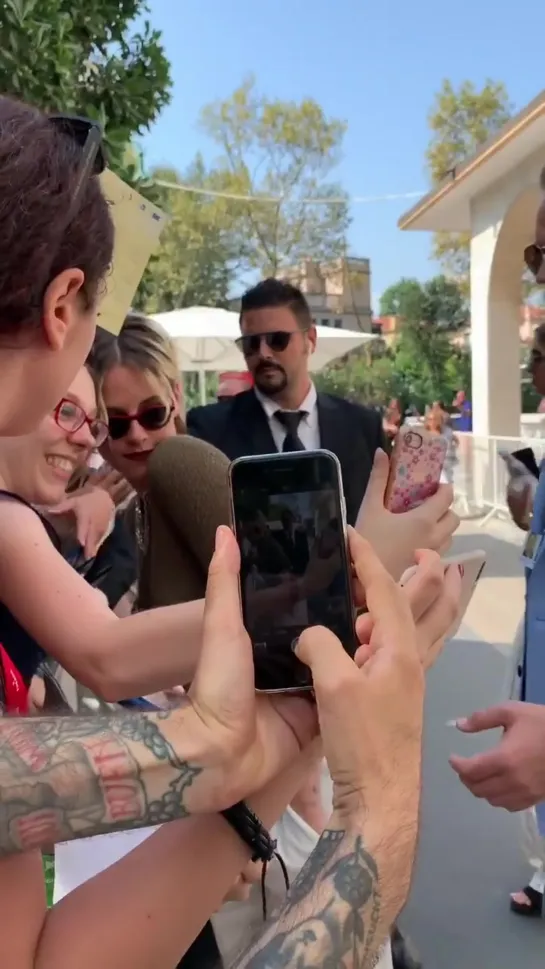 Kristen poses with fans at Venice Film Festival - 30/08