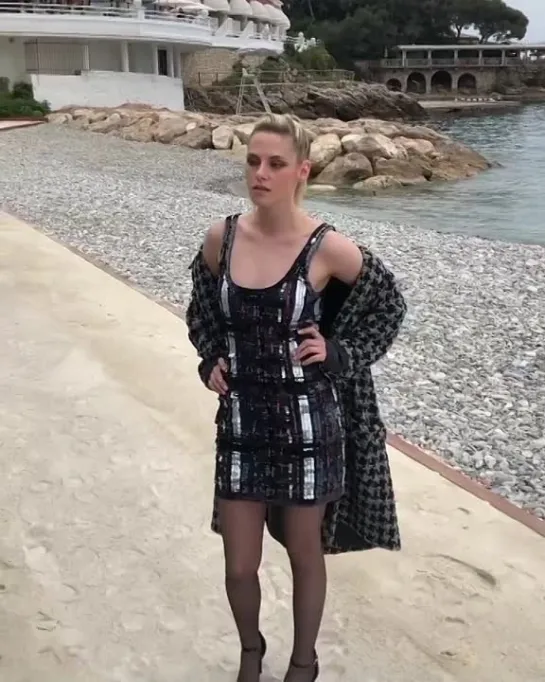 Kristen at the Chanel Cruise Fashion Show in Monaco - May 5