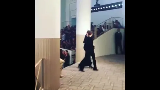 Video of Kristen and Julianne leaving the show (07/07)