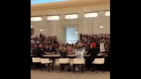 Kristen Stewart Gambling Kendall Jenner Bride Time - Chanel Fashion Show