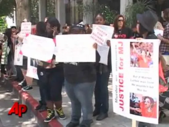 Michael Jackson Fans Crowd Outside LA Courthouse 14.06.2010