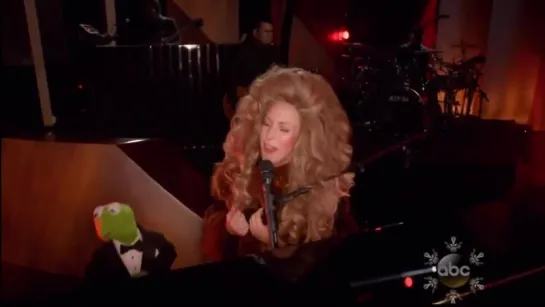 2013 // Lady Gaga & Kermit > Gypsy - The Muppets Holiday Spectacular (Gagavision.net)