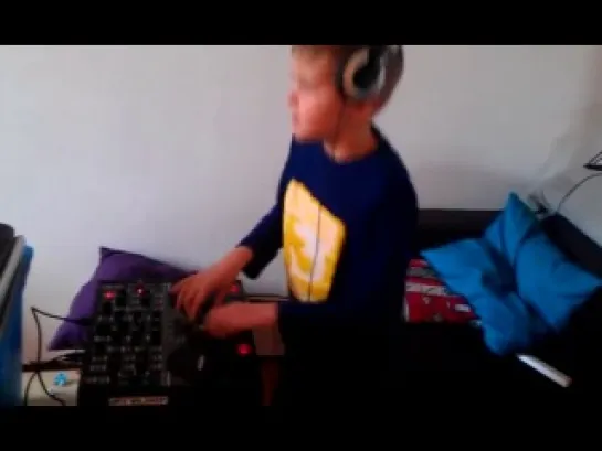 9-year-old son Mixes Partyraiser tracks style Hardcore