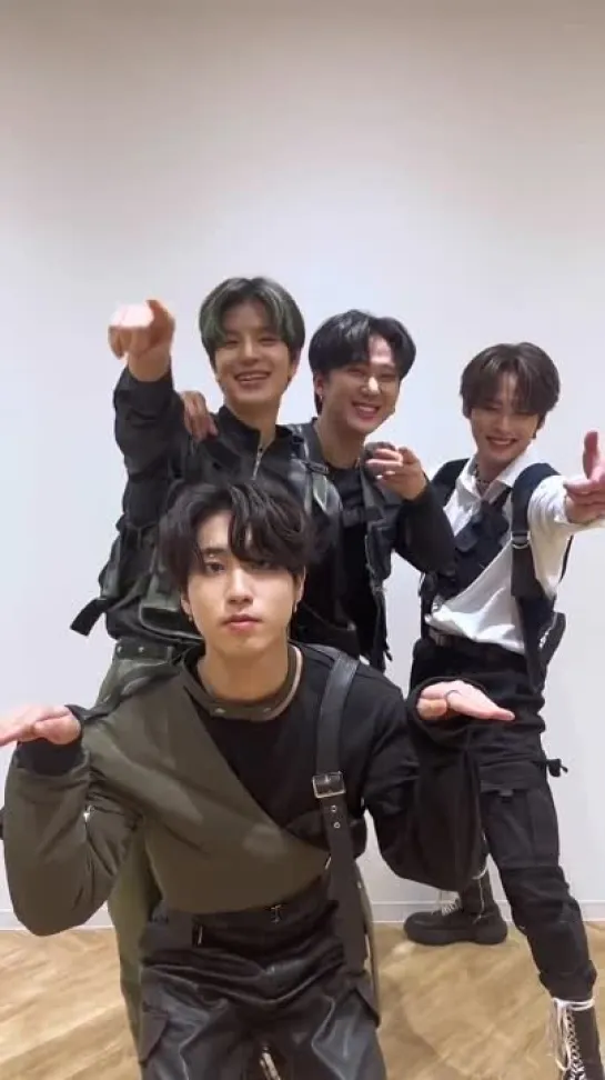 [221223] Stray Kids » TikTok (@.straykids_japan) »