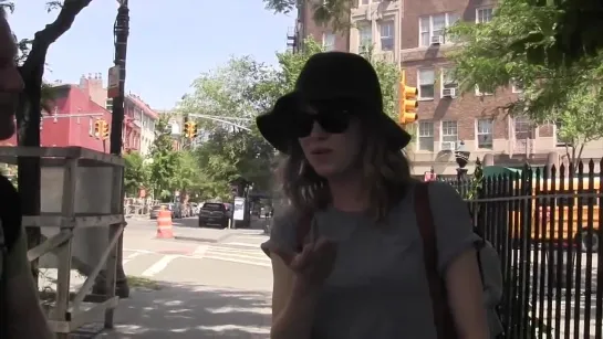 Emma Confronts Paparazzi in NYC