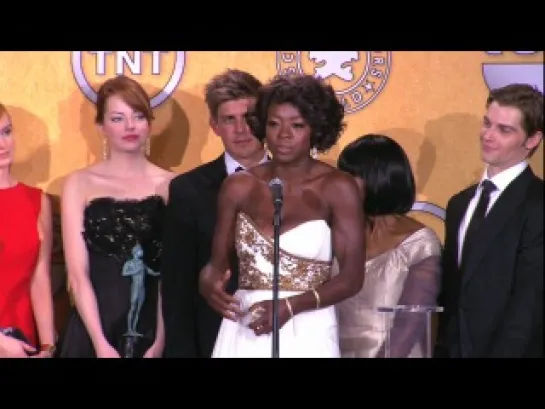 Эмма и каст "The Help" на 18th SAG Awards Press Room