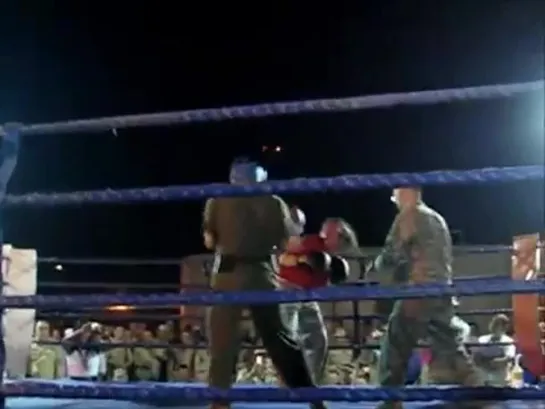 Female Soldier Boxes Infantry Marine in Iraq