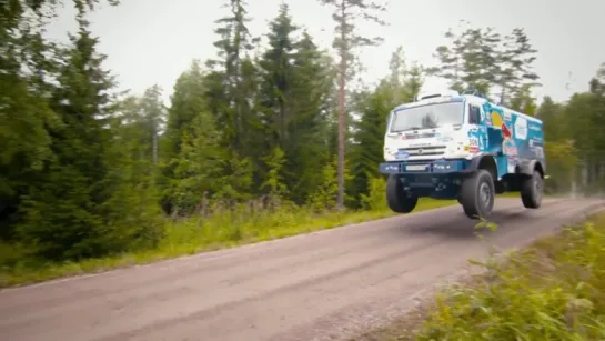 VW Polo R WRC vs. KAMAZ truck