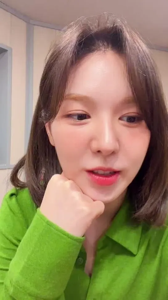 211119 Wendy (Red Velvet) @ 'Young Street' Instagram Live