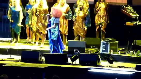 Bjork - Crystalline - live in Nimes (2012)