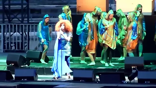 Bjork - Hidden Place - live in Nimes (2012)