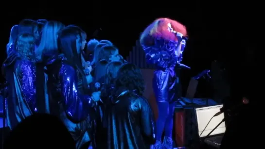 Bjork - Dark Matter - live at MIF (2011) - using an iPad