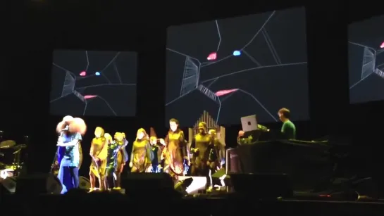 Bjork - Crystalline (Live in Taipei 2013)