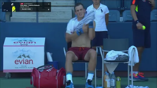 Vasek Pospisil shirtless - shirt change (4)