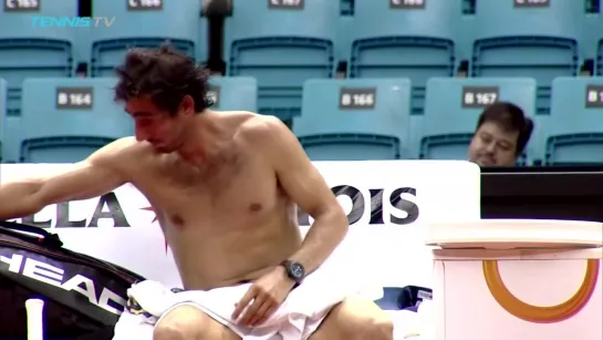 Pablo Cuevas shirtless - shirt change (1)