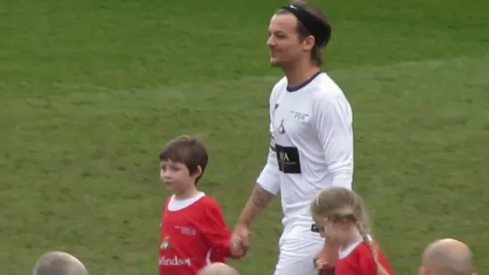 Louis walking to the field - DRFC 190415