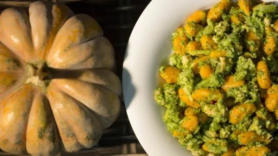 P08. Gnocchi di Zucca con Salsiccia e Broccoli