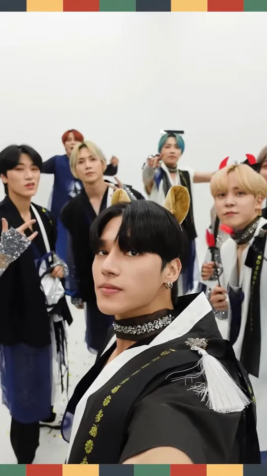 ATEEZ (에이티즈) – TO THE BEAT (춤을 춰) [Hanbok (한복) Selfie]