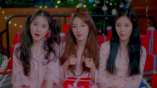 HeeJin (희진) & Hyun Jin (현진) & HaSeul (하슬) of LOONA (이달의 소녀) – The Carol