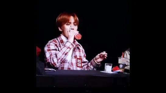 [VK][180401] MONSTA X fancam (Minhyuk focus) @ Ilji Art Hall Fansign